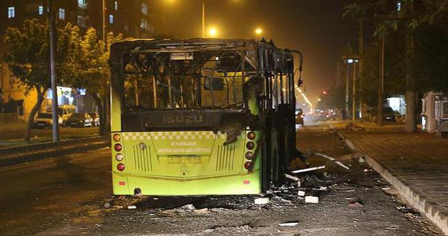 Diyarbakır’da terör örgütü yandaşları yolcu otobüsünü yaktı