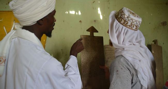 Sudan’da okuma yazma böyle öğreniliyor!