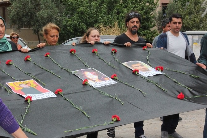 Didim’de, Ankara’da Ölen Elif Ve Canberk İçin Yürüyüş Yapıldı