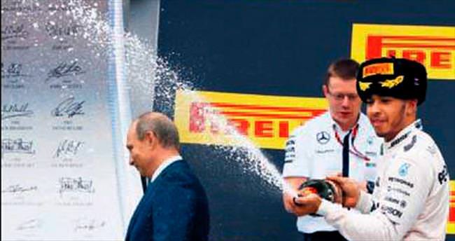 Hamilton, Putin’i şampanyayla ıslattı