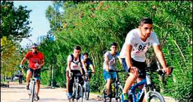 Adana’da bisiklet yarışı