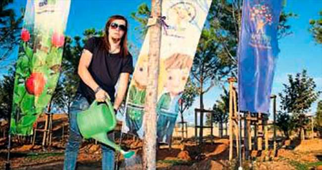 İllüzyonist Aref de EXPO’ya ağaç dikti