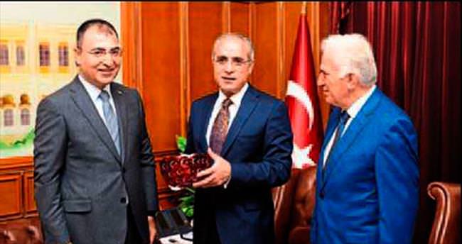 Kültür Bakanı Topçu’dan İzmir çıkarması