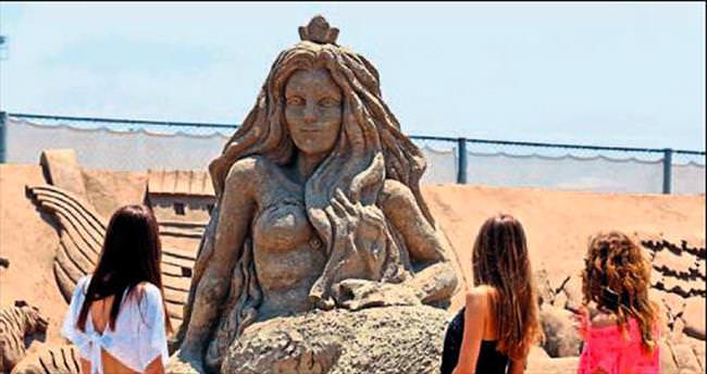 Dev kum heykel yeni yıla kaldı