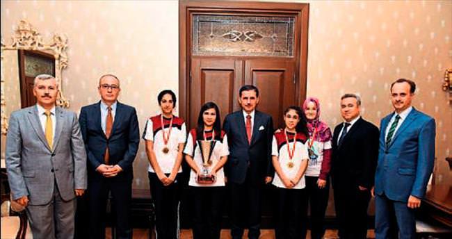 Vali Ercan Topaca şampiyonları ağırladı - Güney Haberleri