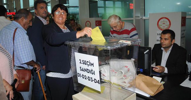 Yurt dışındaki seçmenler için oy kullanma saatleri uzatıldı