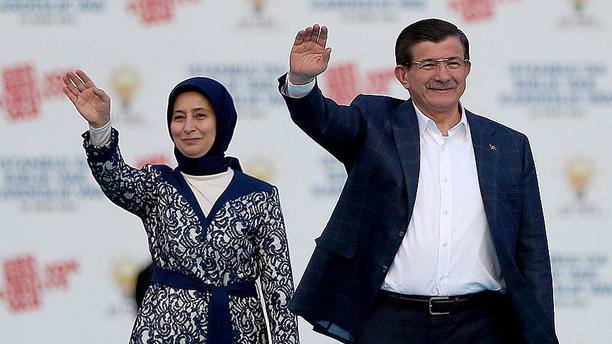 Başbakan Davutoğlu: Terör örgütünü barış havarisi gibi gösteriyorlar