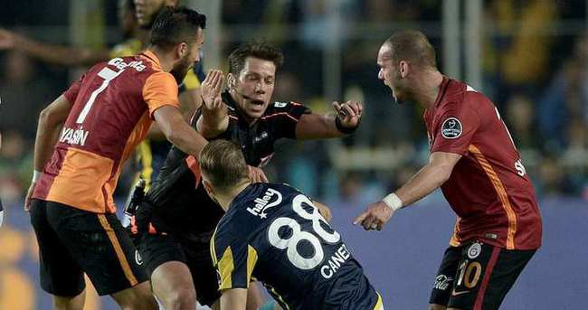 Yazarlar Fenerbahçe-Galatasaray derbisini yorumladı