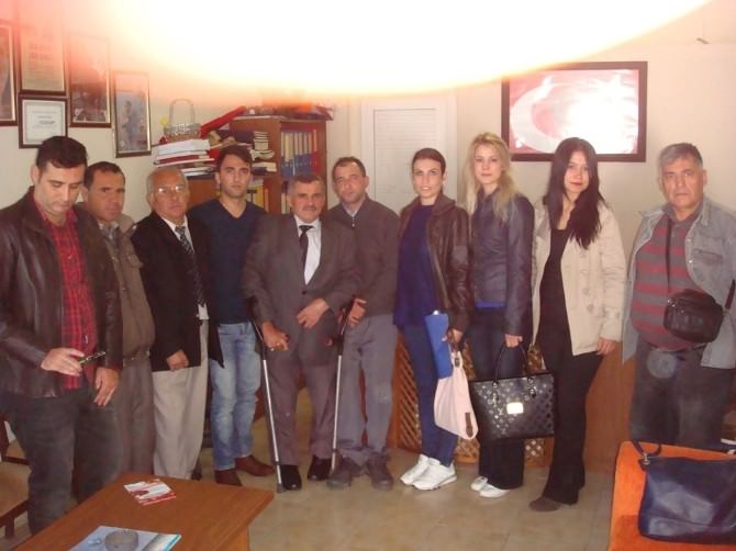 Burhaniye’de AK Partili Gençlerin Engelli Ziyareti