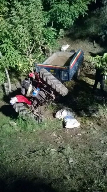 Kestane İşinden Dönen Traktör Şarampole Yuvarlandı 1 Ölü 3 Yaralı