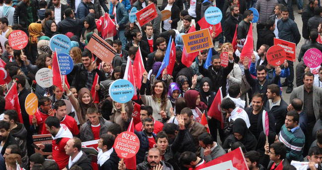 Ak Parti’den Taksim’de İstiklal Yürüyüşü