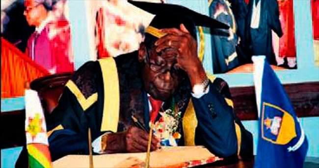 Mugabe’ye yanlış kep işinden etti