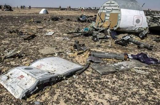 Mısır’da düşen uçak havada parçalanmış