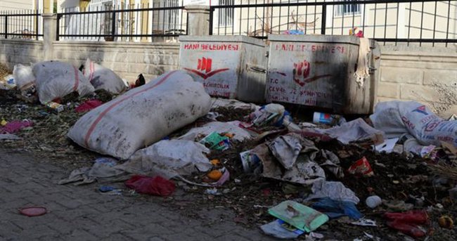 HDP’li belediye mahalleyi çöplüğe çevirdi