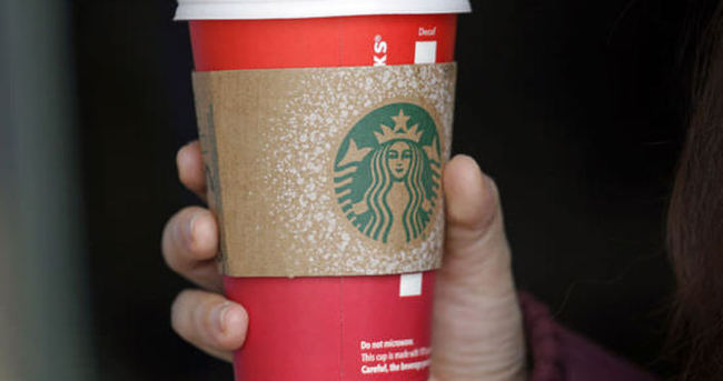 Starbucks’ın ’’Kırmızı’’ bardakları ABD’de gündem oldu
