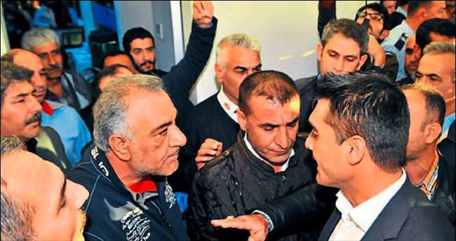Otogar çalışanı gazeteciyi dövdü