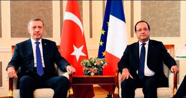 Erdoğan’dan Hollande’a telefon: Yanınızdayız