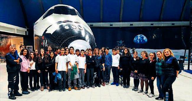 Emniyet, 300 öğrenciyi Uzay Kampı’na götürdü