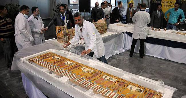 Kaçırılan tarihi eserler Mısır’a teslim edildi