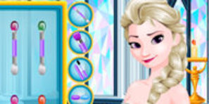 Elsa Taç Takıyor