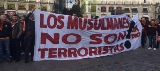 Madrid maçı öncesi “Müslümanlar terörist değildir” pankartı