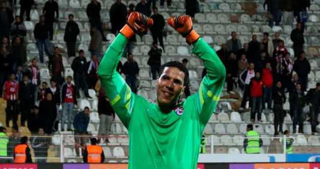 Esteban Alvarado Trabzonspor’dan ayrılıyor