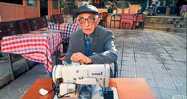 89 yaşında dikiş makinesi onarıyor