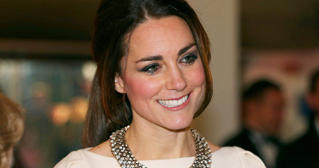 Kate Middleton Prenses’in tacını taktı