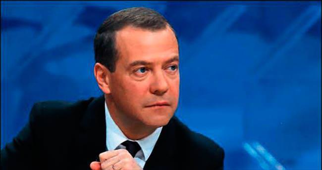 Medvedev’den malumun ilanı