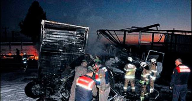 TIR’ın çarptığı kamyon şoförü yanarak öldü