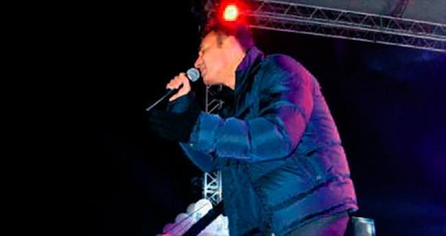 Mustafa Sandal’dan - 17 derecede konser