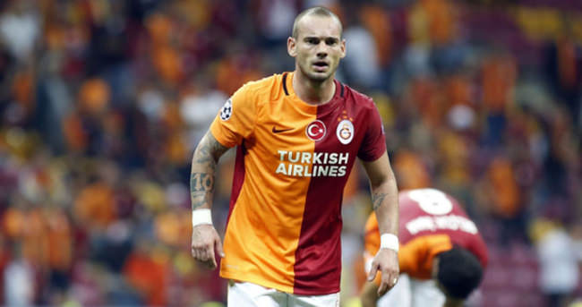Sneijder hazırlıyor, Podolski atıyor