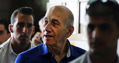 İsrail eski Başbakanı 18 ay hapis yatacak