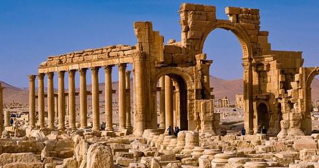 IŞİD tarafından tahrip edilen Palmira Kemeri’nin birebir kopyası yapılacak