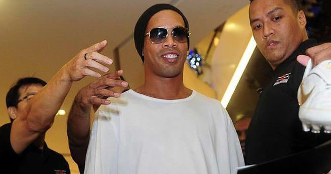 Ronaldinho transferi şaka çıktı