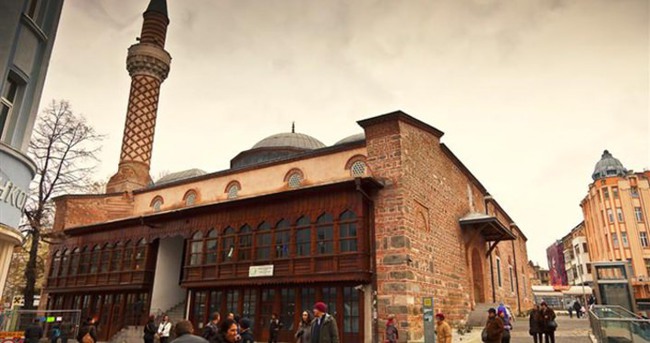 Bulgaristan’da cami kundaklayan kişiye verilen hapis cezası onandı