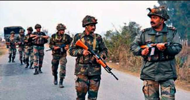 Hindistan’da askeri üsse saldırı: 7 ölü