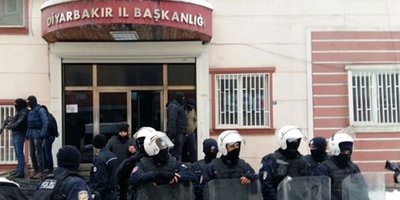 DBP Diyarbakır İl Binasına polis baskını