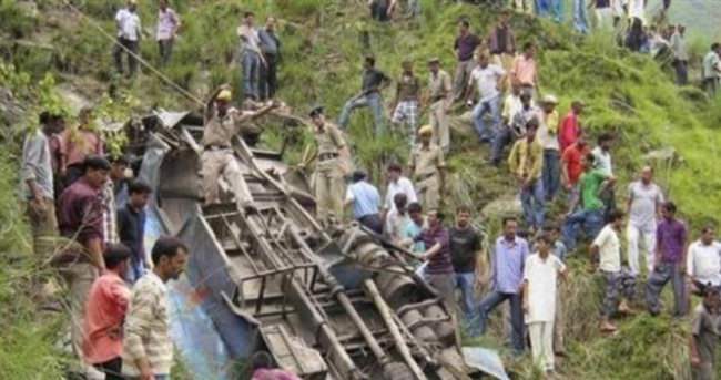 Hindistan’da otobüs kazası: 10 ölü