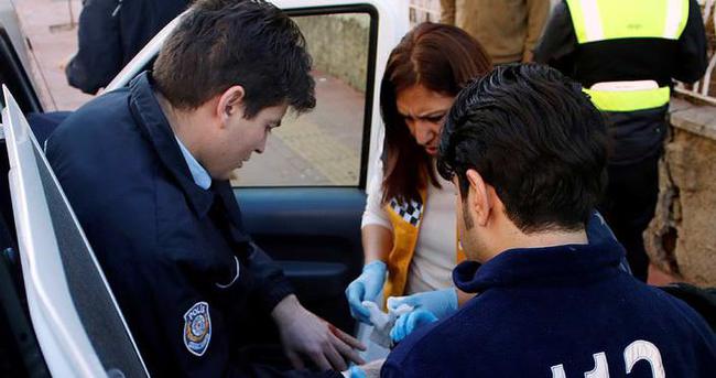 Polis, yaralanmasına rağmen hırsızı yakaladı