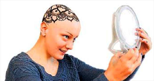 Kemoterapiden dökülen saçlar yerine hint kınasıyla dövme