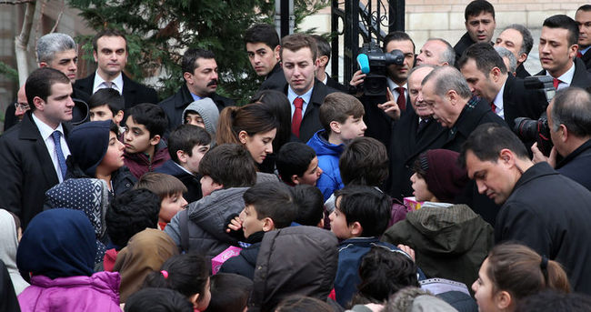 Erdoğan cami çıkışı çocukları sevindirdi