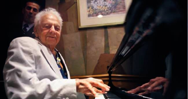 100 yaşında hâlâ piyano çalıyor