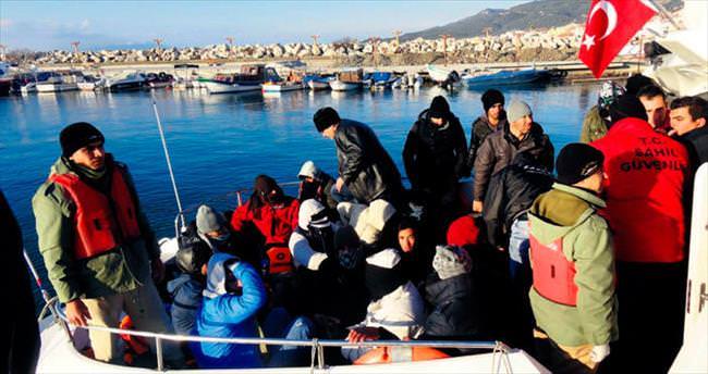 Göçmenler donmak üzereyken kurtarıldı