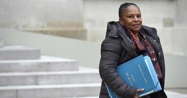 Fransa Adalet Bakanı istifa etti