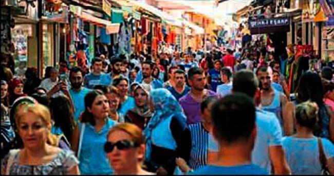 İzmir’de kadın sayısı erkekten fazla çıktı