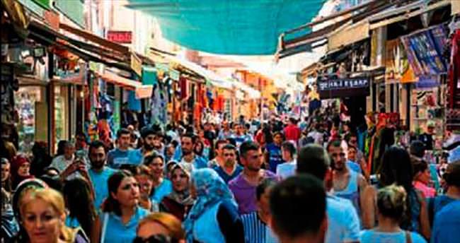 İzmir’de kadın sayısı erkekten fazla çıktı