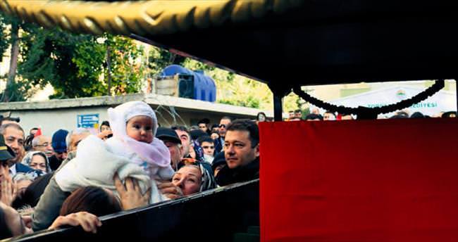 Babalarına veda ettiler