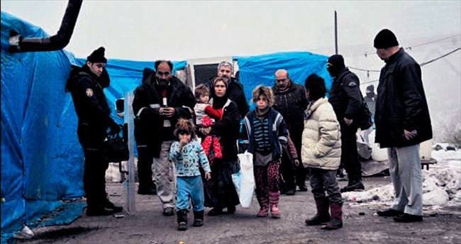Suriyelilerin yaşadığı çadırlar kaldırıldı