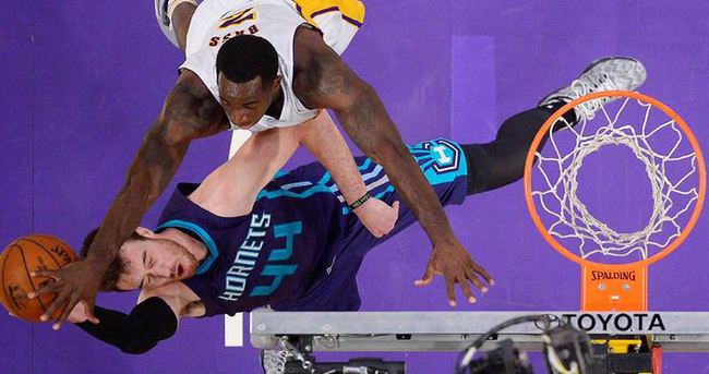 Lakers, kendi yenilgi rekorunu egale etti